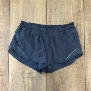 Lululemon womens Hotty hot style 2.5” inseam shorts size 4 regular gray